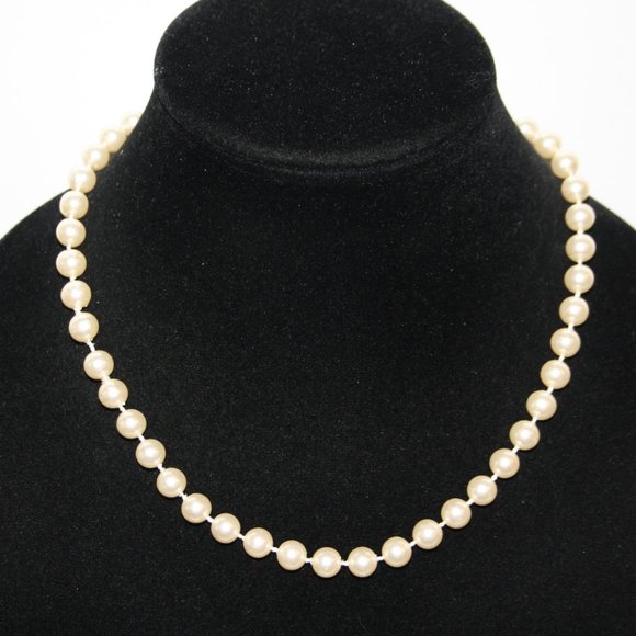 🤍 Off-White Pearl Necklace · 18" · Classic Glow ✨ - Picture 1 of 6